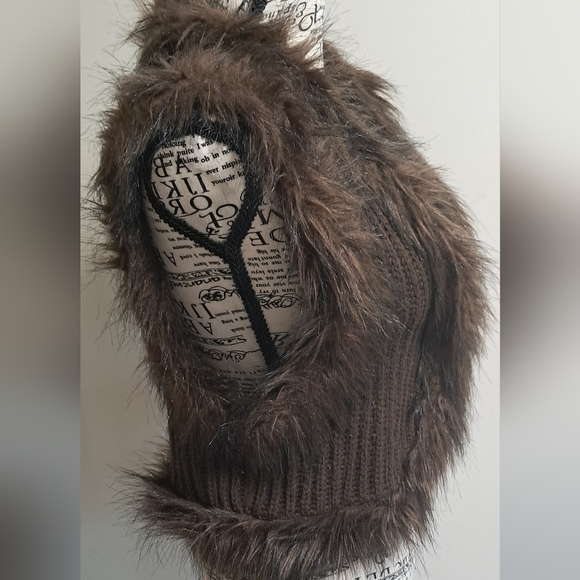 Large Decree faux fur vest - Picture 3 of 8